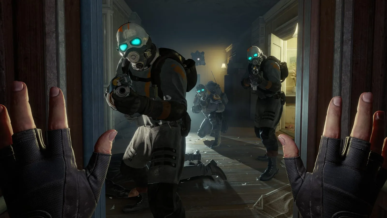 Vojáci Combine míří zbraněmi v chodbě, scéna z Half-Life: Alyx